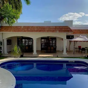 https://villas-segovia-hotel-boutique-suites.allrivieramayahotels.com